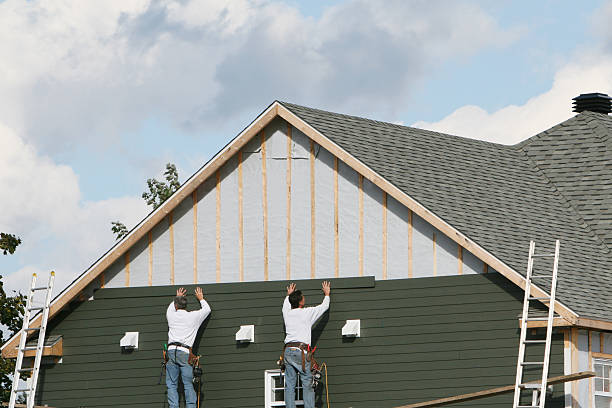 Professional Emergency Siding Repair technician working in Garwood, NJ